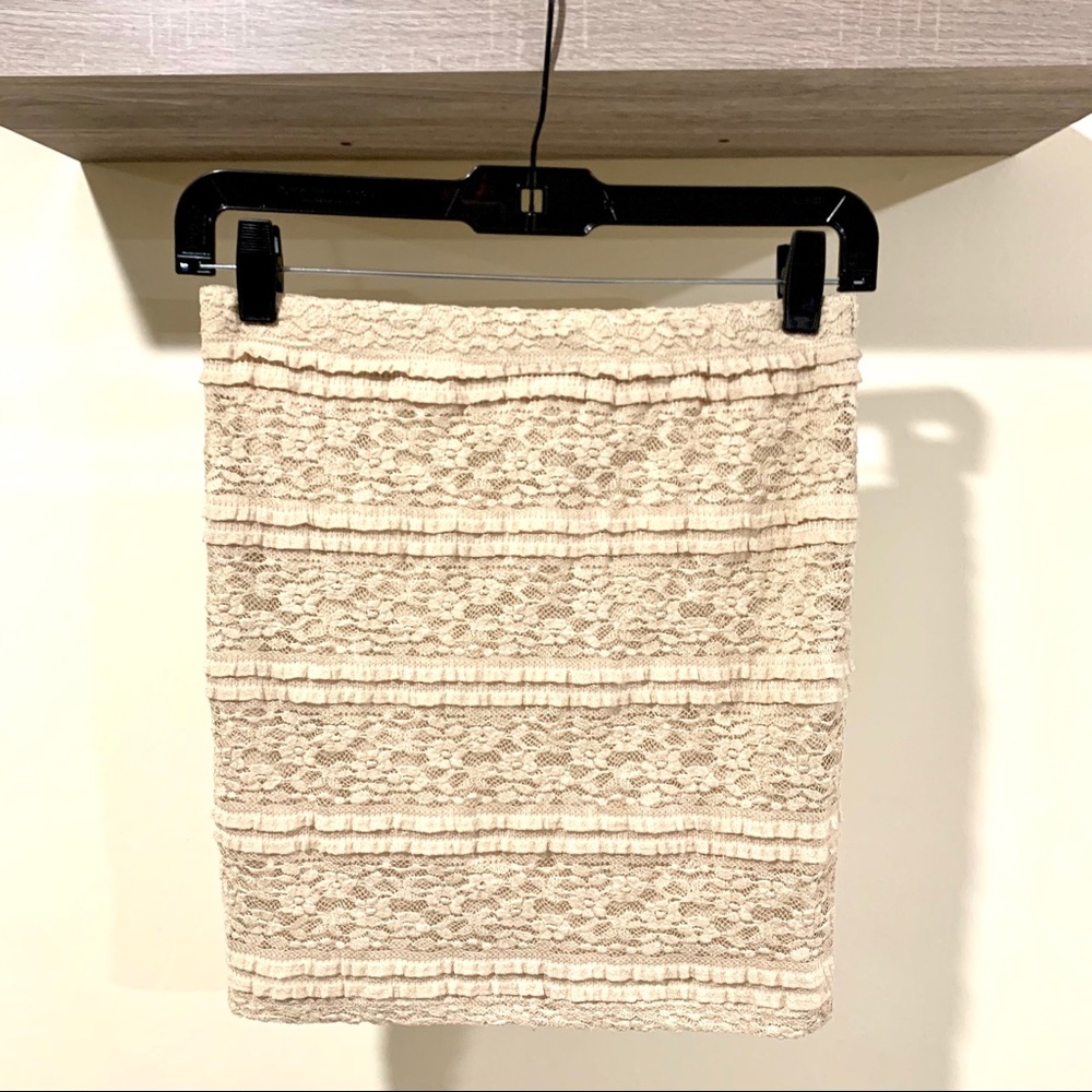 FOREVER 21 Mini Lace Skirt
